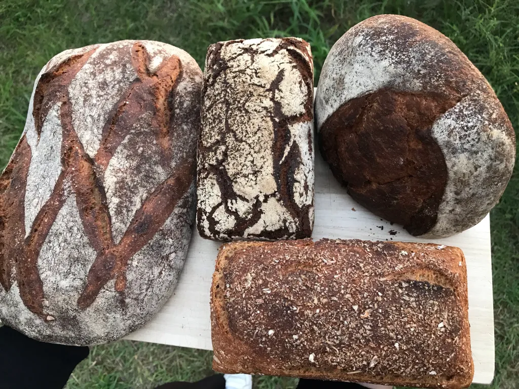 弥栄窯さんのパン集合写真