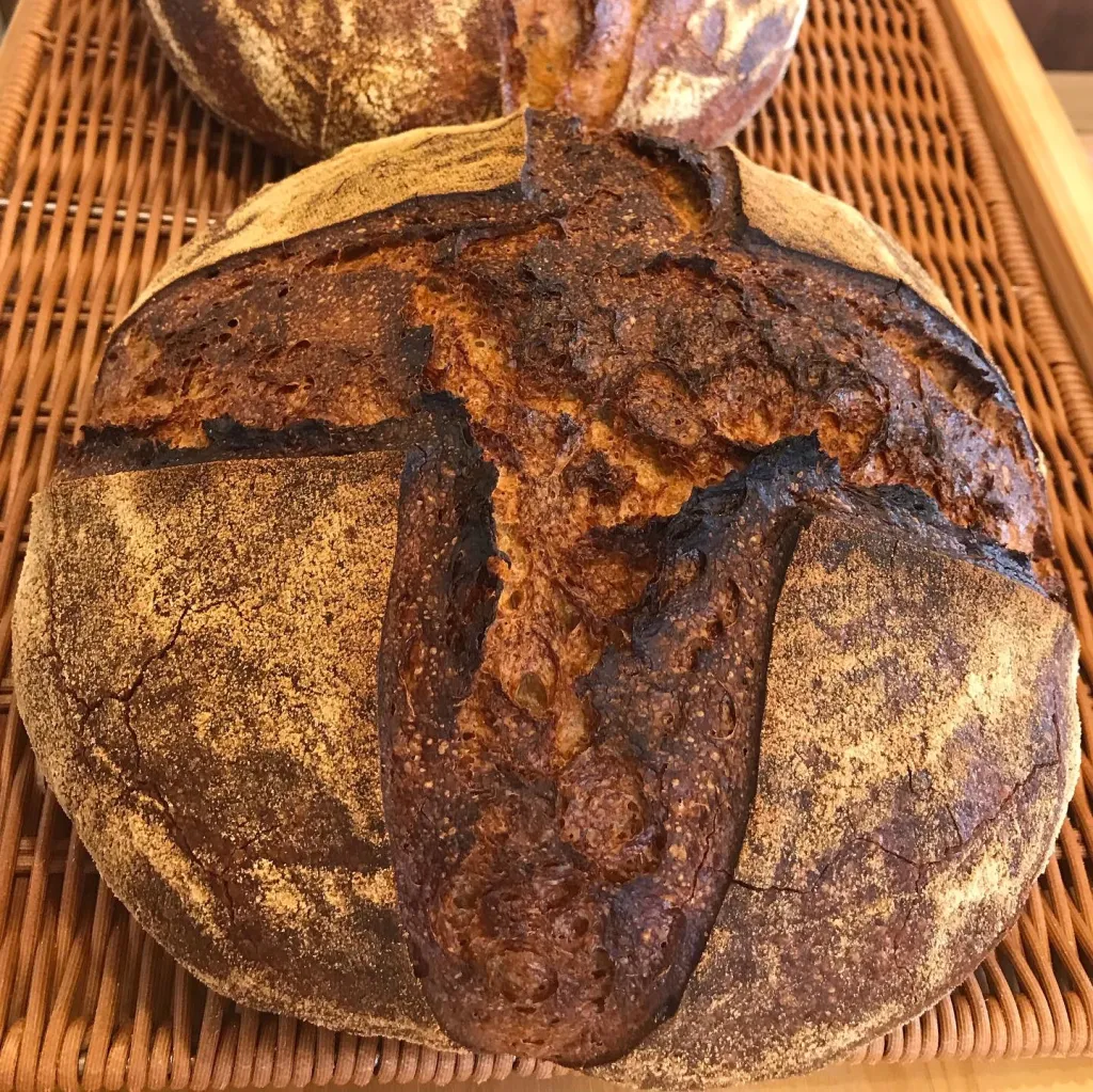 力強いカンパーニュ・ビオ