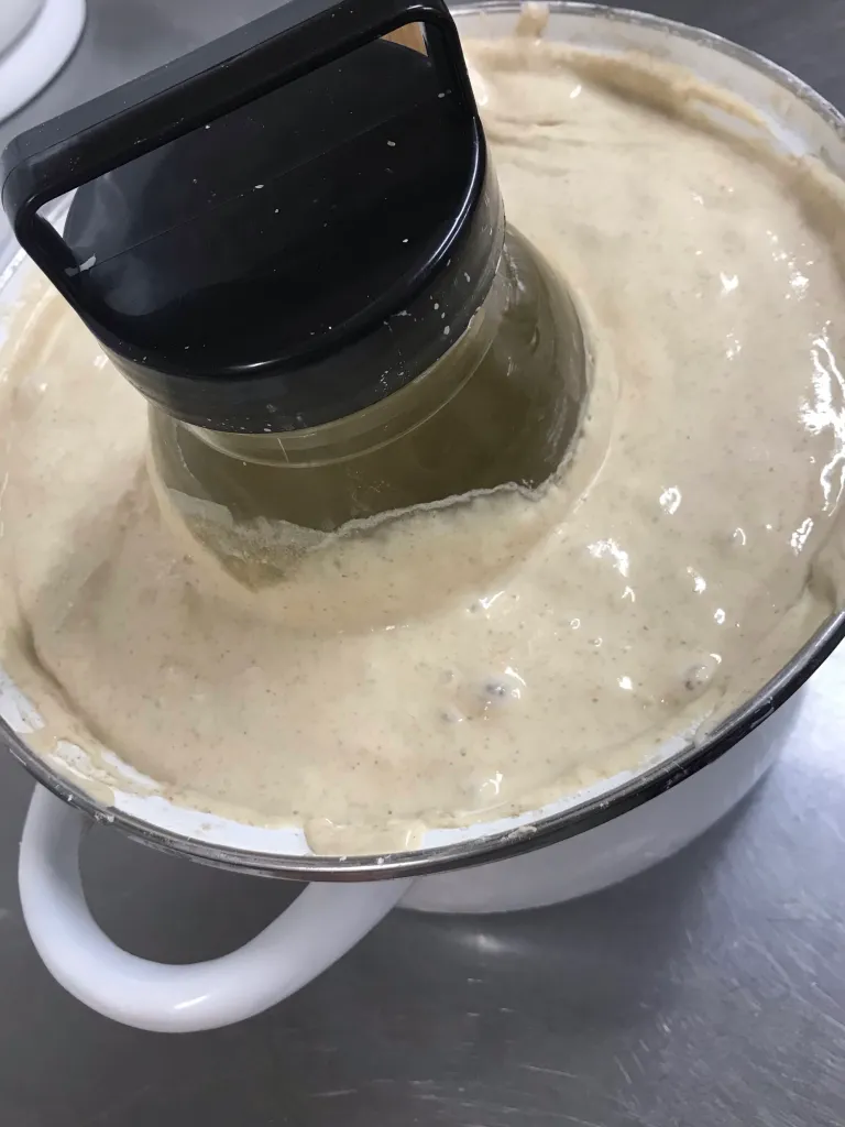 ルヴァン種に「酛の暖気操作」をしているところ